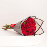 EMMA Sierra Scarf & 15 Red Roses Bouquet