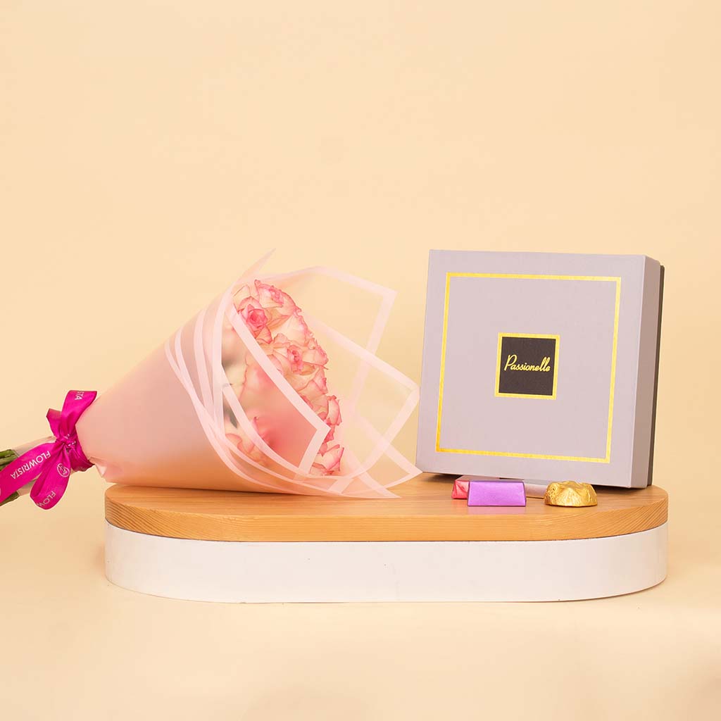 Passionelle Premium Chocolate Box 765g and 15 Pink Roses